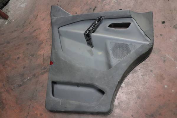 FORD CUSTOM 310 S 155 PS ÇIKMA PARÇA  İÇ KAPI DÖŞEMESİ